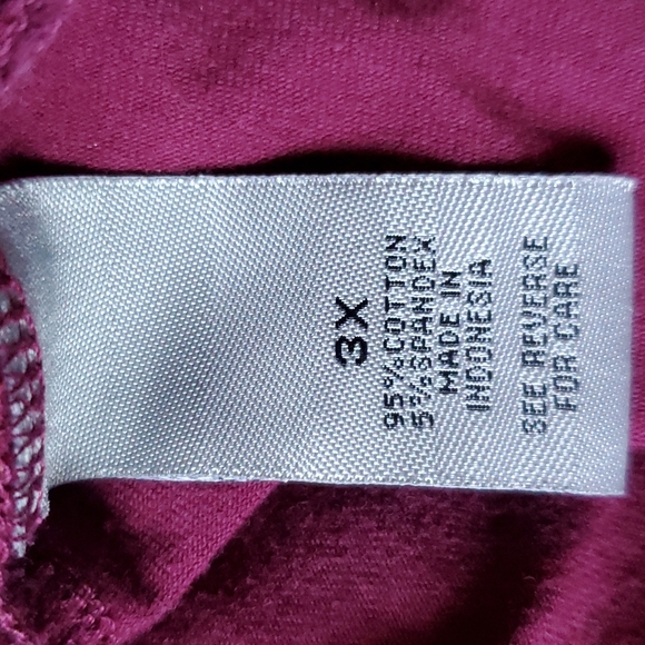 Catherines 3X Burgundy short sleeve scoop neckline with Gold outline of flowers - Picture 5 of 7